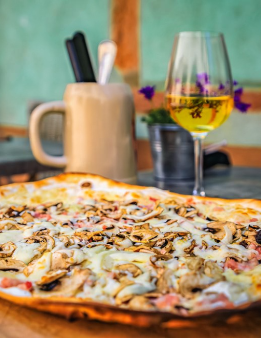meilleure tarte flambée, Gewurztraminer, spécialité alsacienne | Le Caveau du Pressoir à Kaysersberg (68)